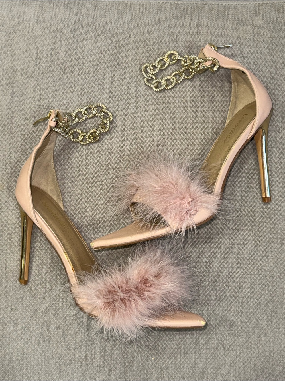 Women’s Nude Feather Pointed Heels w Gold Ankle Chain Size 9